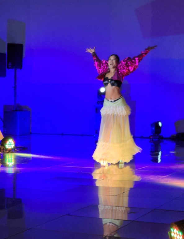 Marilyn Red model begin runway